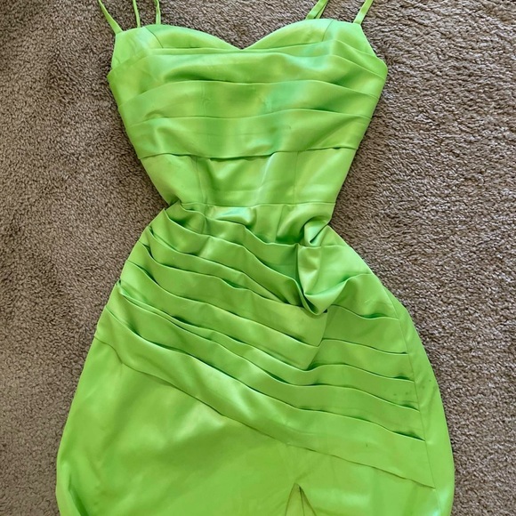 Vera Wang Inspired satin neon green high spilt gown.Pleated for hourglass effect - Picture 3 of 8